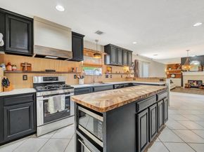 2806 Village Dale, Houston TX 77059