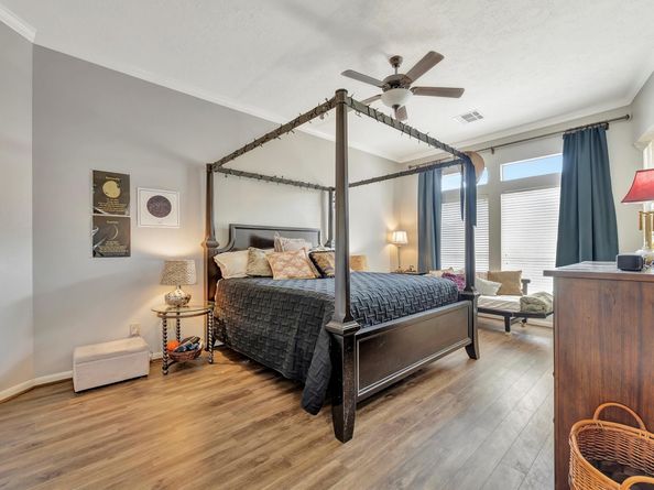 2806 Village Dale, Houston TX 77059