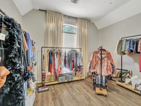 2806 Village Dale, Houston TX 77059