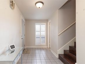 1404 Walnut Bend Lane 23, Houston TX 77042