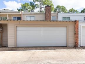 1404 Walnut Bend Lane 23, Houston TX 77042