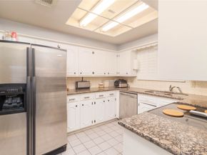 1404 Walnut Bend Lane 23, Houston TX 77042