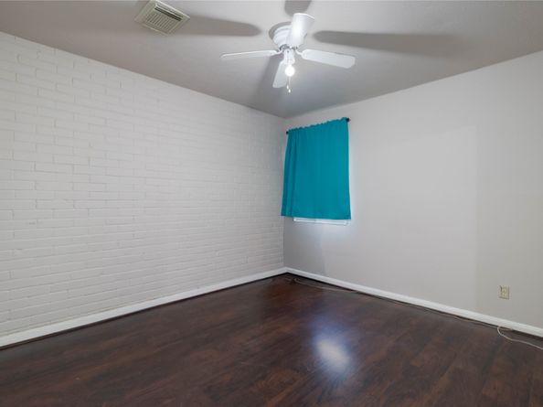 1404 Walnut Bend Lane 23, Houston TX 77042