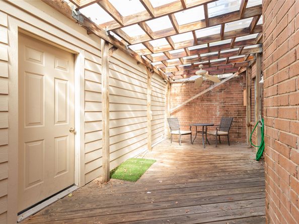 1404 Walnut Bend Lane 23, Houston TX 77042