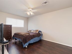 1404 Walnut Bend Lane 23, Houston TX 77042