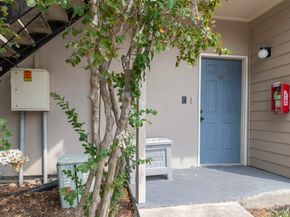 1818 Augusta Drive 13, Houston TX 77057