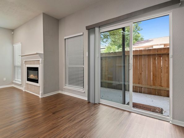 1818 Augusta Drive 13, Houston TX 77057