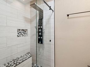 1818 Augusta Drive 13, Houston TX 77057