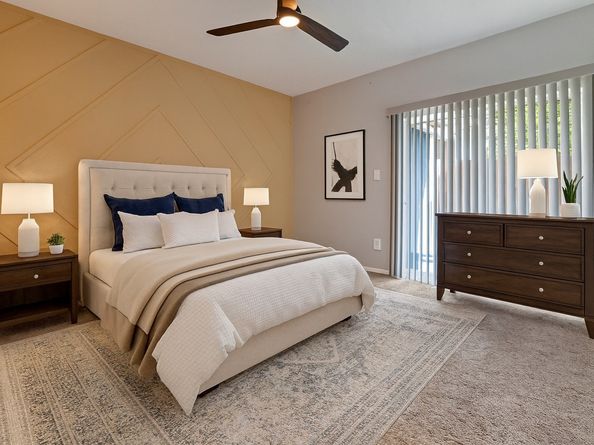 1818 Augusta Drive 13, Houston TX 77057