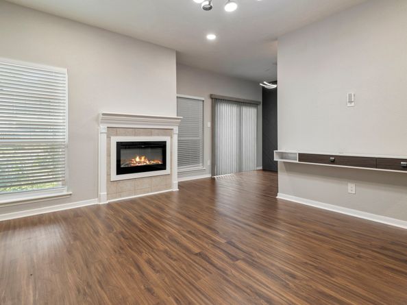 1818 Augusta Drive 13, Houston TX 77057