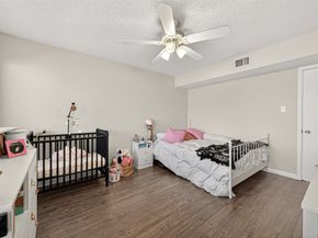 2277 S Kirkwood Road 1002, Houston TX 77077