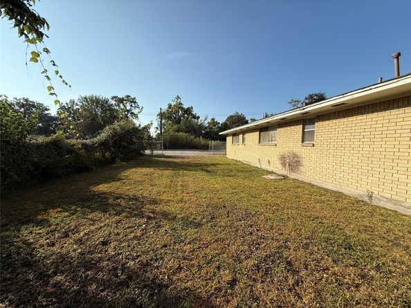 7325 Ley Road, Houston TX 77028