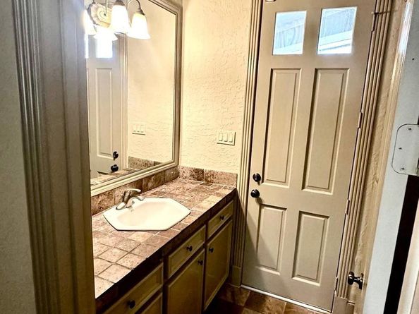 38 HILLOCK WOODS Drive, The Woodlands TX 77380