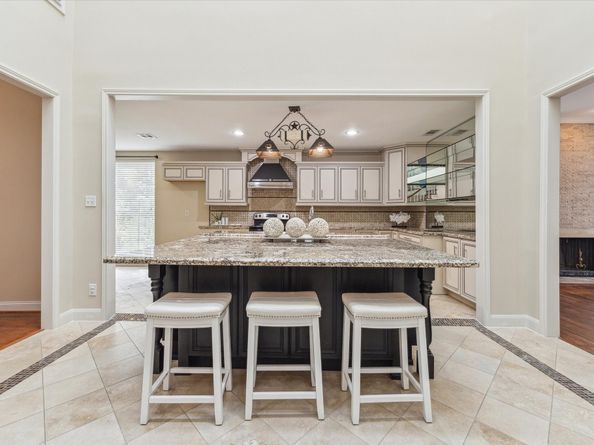 7924 Woodway Drive, Houston TX 77063