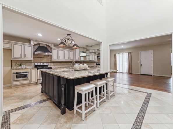 7924 Woodway Drive, Houston TX 77063