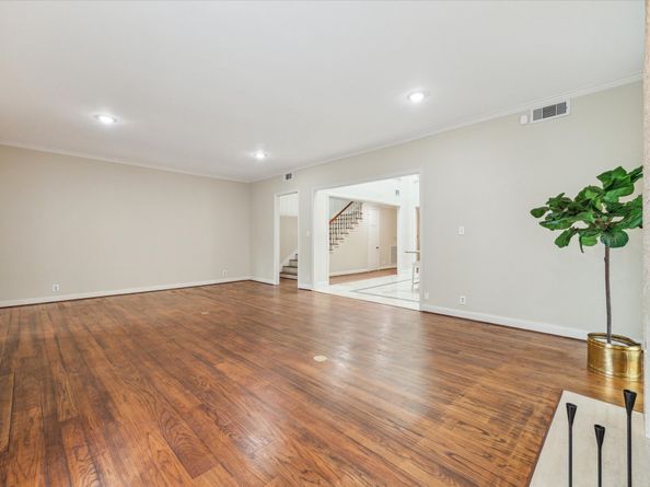 7924 Woodway Drive, Houston TX 77063