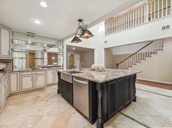 7924 Woodway Drive, Houston TX 77063