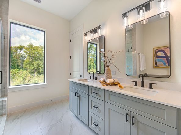 6121 Pacific Forest, Houston TX 77091