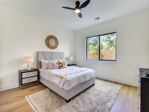6121 Pacific Forest, Houston TX 77091