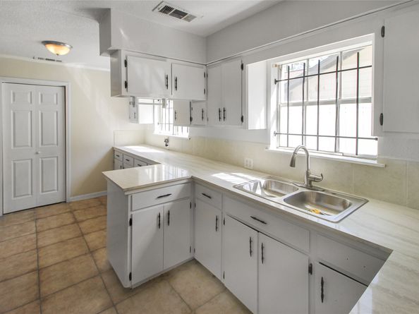10322 Nold Drive, Houston TX 77016