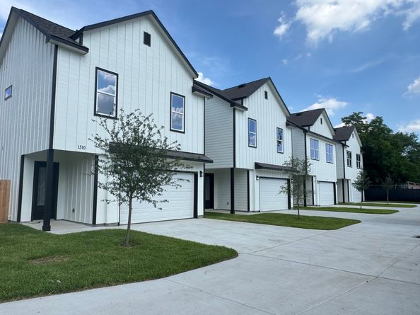 1308 Duff Lane, Houston TX 77022