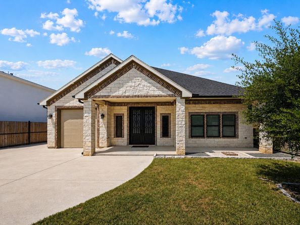 7105 Weyburn Street, Houston TX 77028