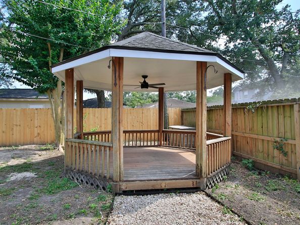 5313 De Lange Lane, Houston TX 77092