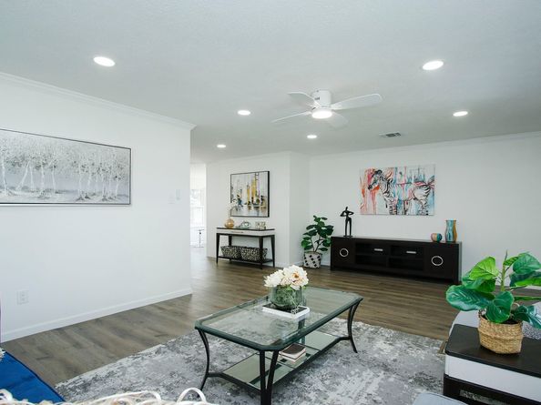 5313 De Lange Lane, Houston TX 77092