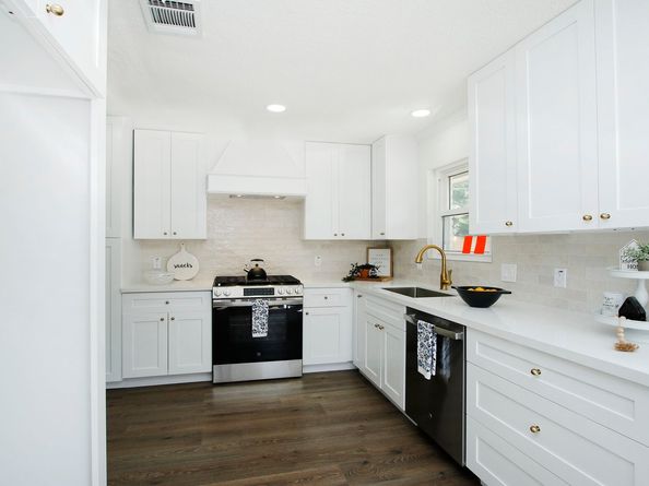 5313 De Lange Lane, Houston TX 77092