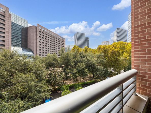 1901 Post Oak Boulevard 408, Houston TX 77056
