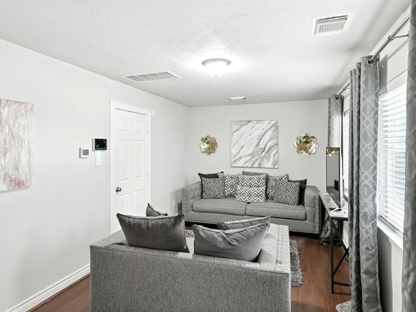 5916 Kansas Street B, Houston TX 77007