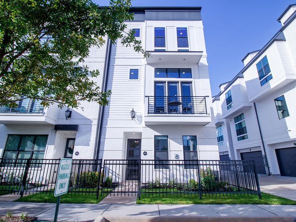 2920 Lamar St Street, Houston TX 77003
