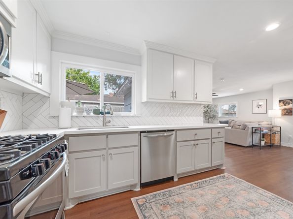 5105 De Lange Lane, Houston TX 77092
