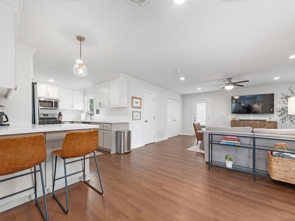 5105 De Lange Lane, Houston TX 77092