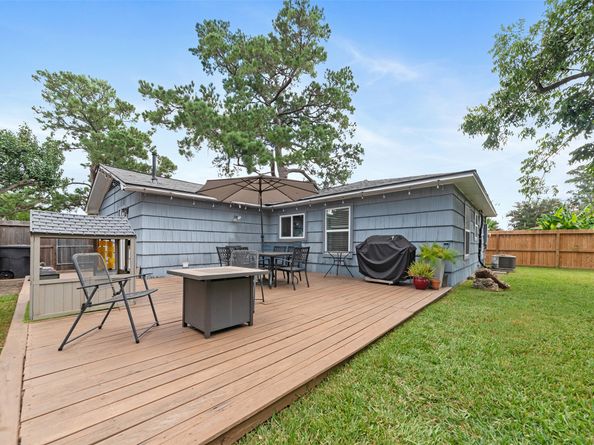 5105 De Lange Lane, Houston TX 77092