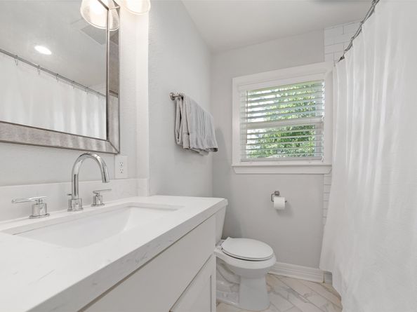 5105 De Lange Lane, Houston TX 77092