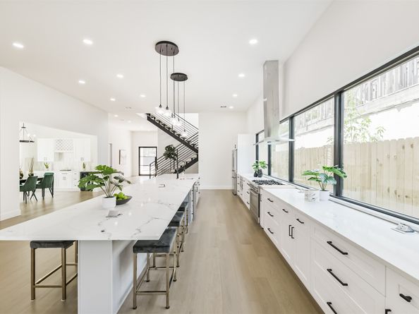 3720 Ella Boulevard, Houston TX 77018