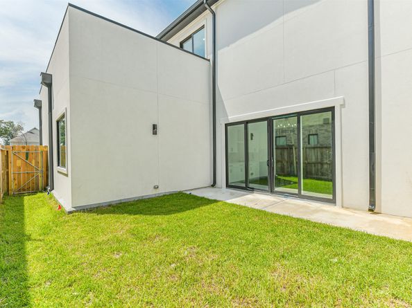 3720 Ella Boulevard, Houston TX 77018