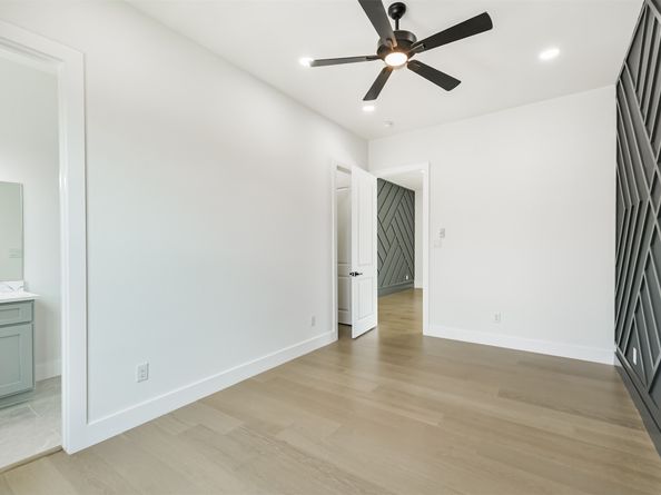 3720 Ella Boulevard, Houston TX 77018