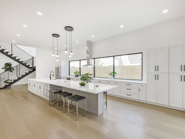 3720 Ella Boulevard, Houston TX 77018