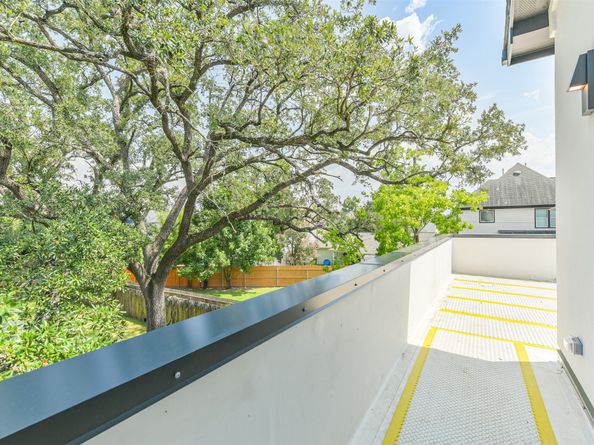 3720 Ella Boulevard, Houston TX 77018