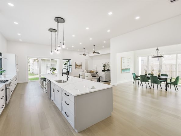 3720 Ella Boulevard, Houston TX 77018