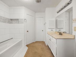 1346 Castle Glen Drive, Houston TX 77015