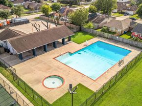 1346 Castle Glen Drive, Houston TX 77015