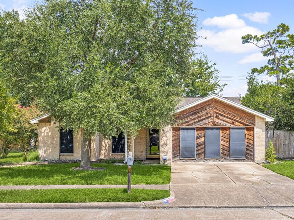 1346 Castle Glen Drive, Houston TX 77015