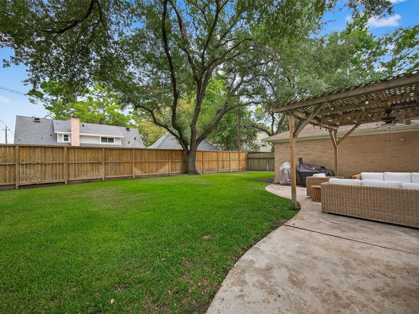 2834 Fontana Drive, Houston TX 77043