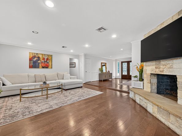 2834 Fontana Drive, Houston TX 77043
