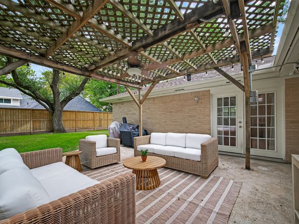 2834 Fontana Drive, Houston TX 77043