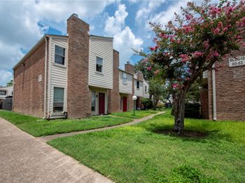 3901 Woodchase Drive