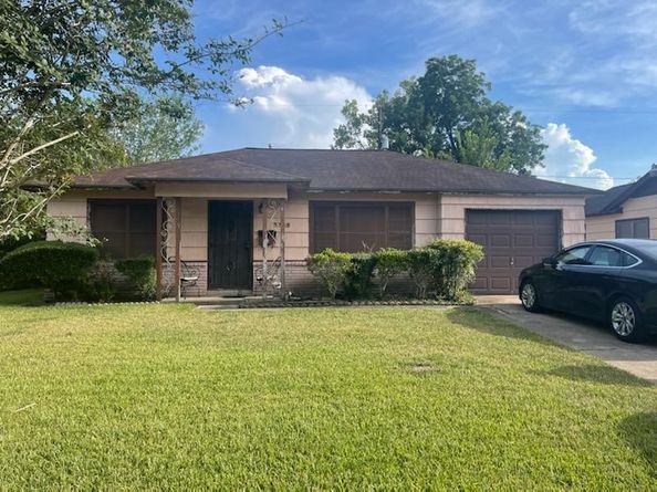 5758 Belmark Street, Houston TX 77033